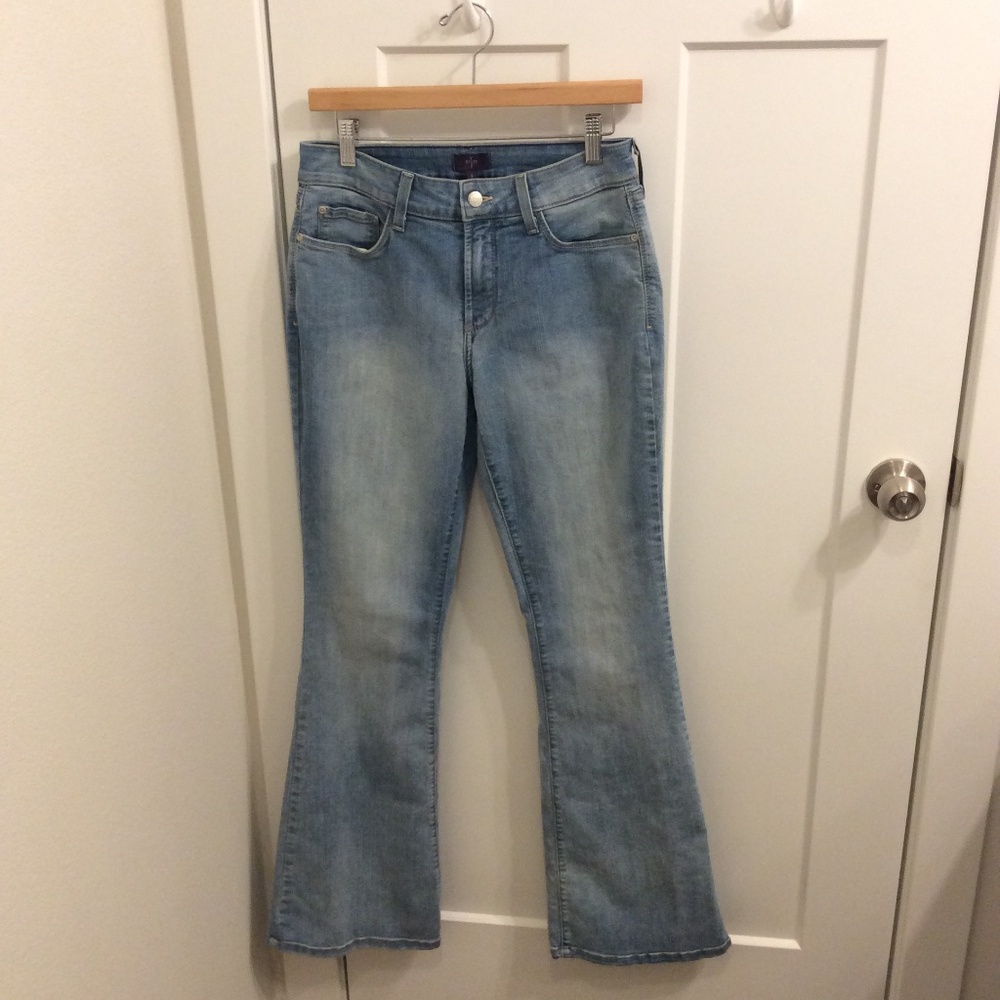 NYDJ light denim Flares sz 6 - women's jeans